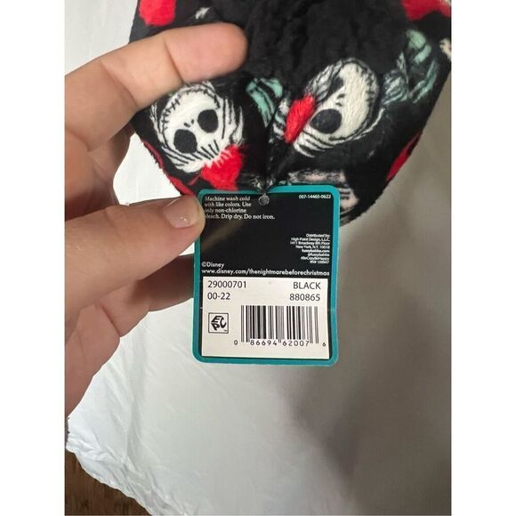 Disney Tim Burtons The Nightmare Before Christmas Fuzzy Babba Slipper Socks NEW - Picture 3 of 5